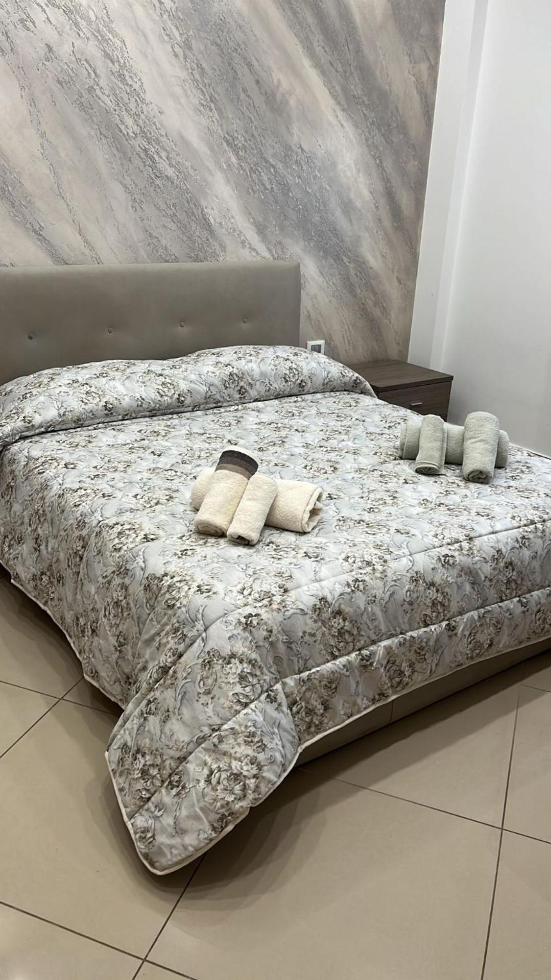 Casa Vacanza Helios Leonforte 外观 照片