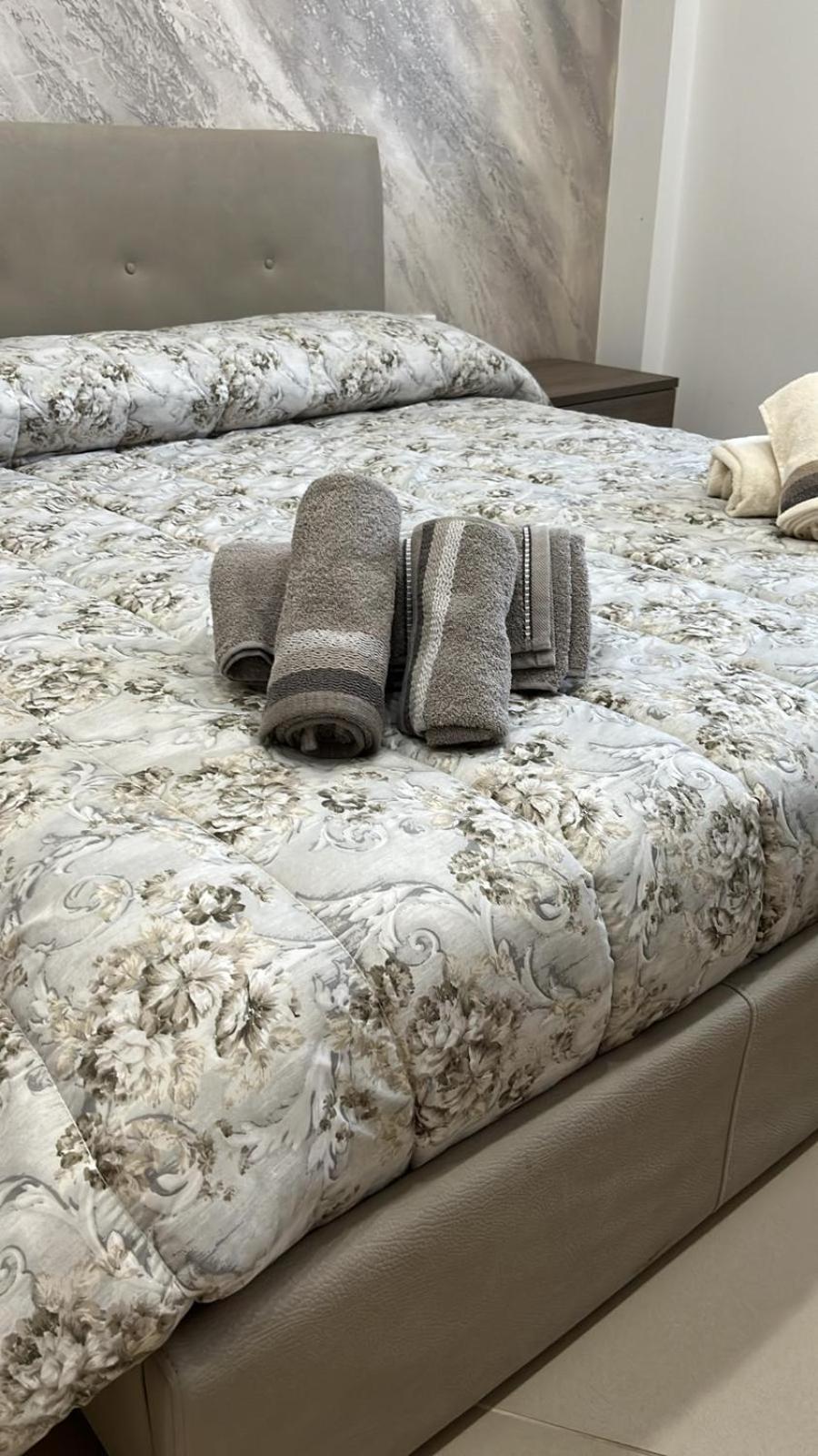 Casa Vacanza Helios Leonforte 外观 照片
