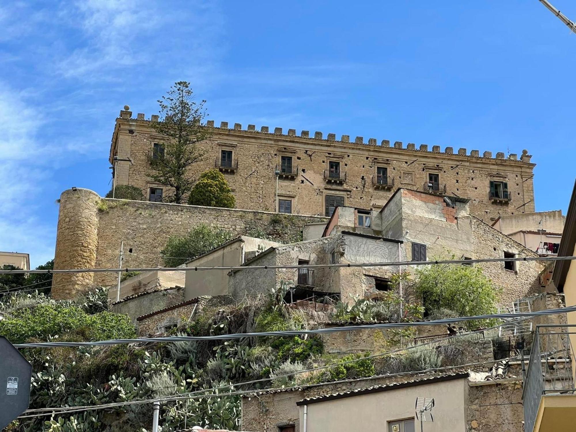 Casa Vacanza Helios Leonforte 外观 照片